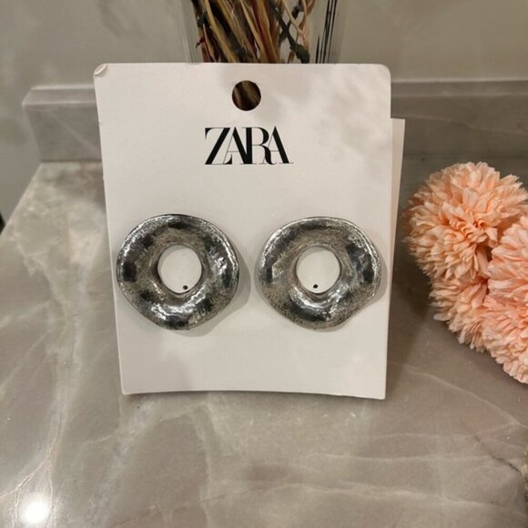 Zara earrings, irregular circle shaped silver NWT 🔥🔥✨💖💖 - Picture 5 of 7